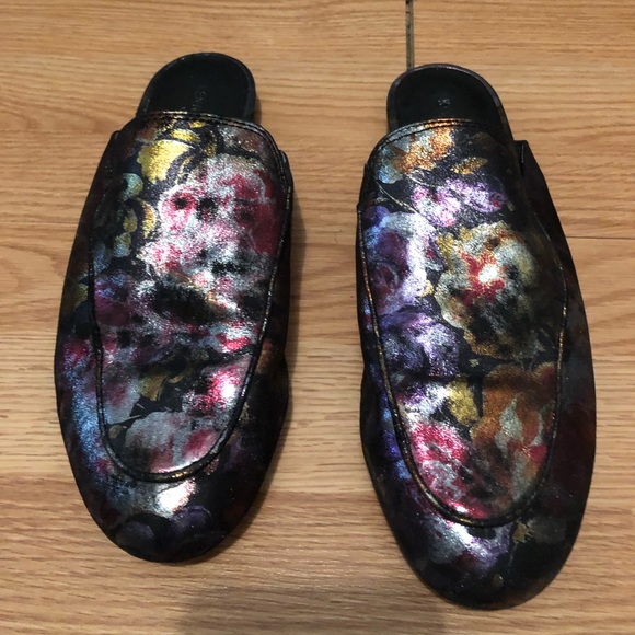 Kenneth Cole Mules - Picture 2 of 4